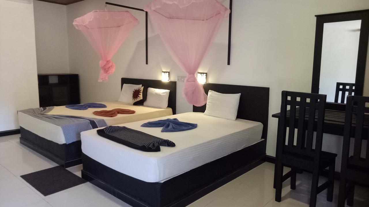 Golden Beach Inn Trincomalee Exterior photo