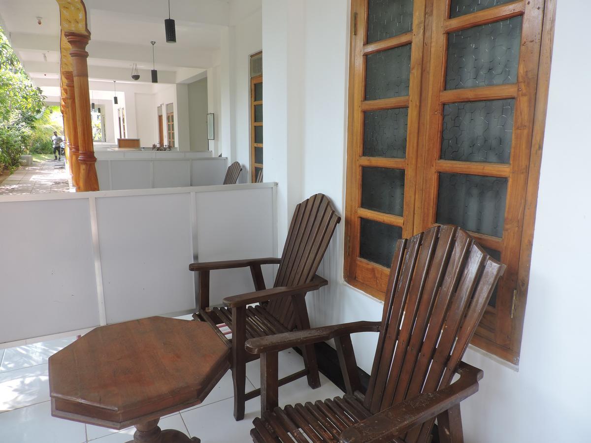 Golden Beach Inn Trincomalee Exterior photo