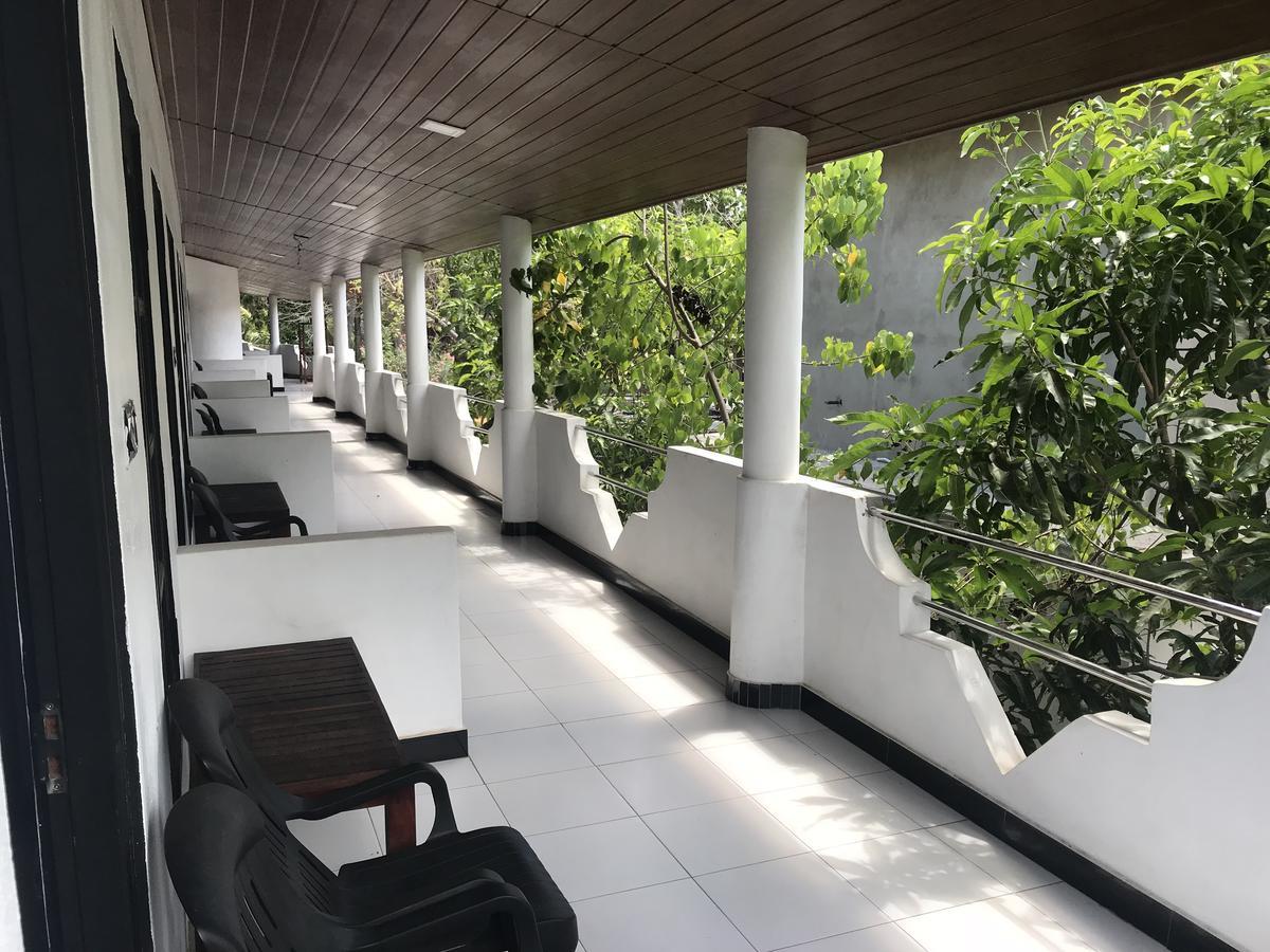Golden Beach Inn Trincomalee Exterior photo