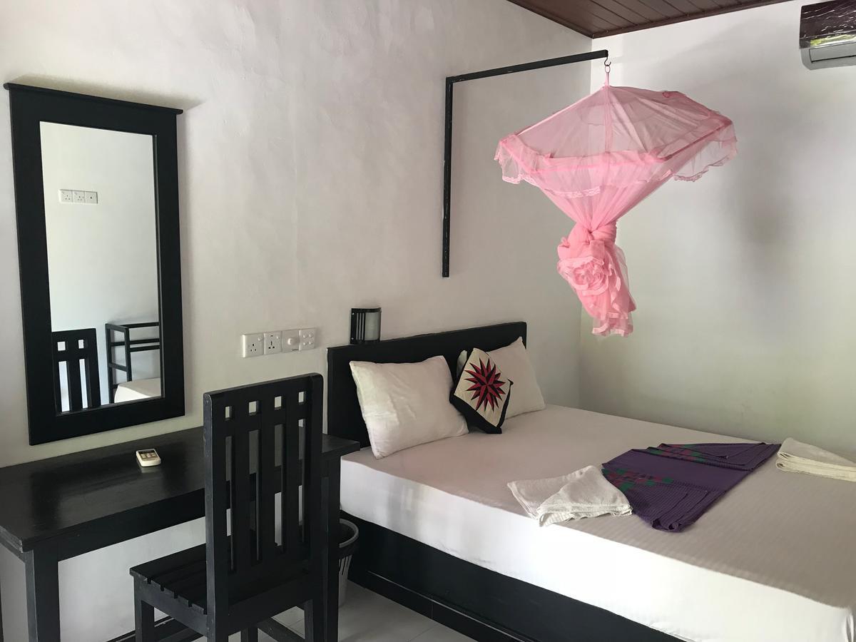Golden Beach Inn Trincomalee Exterior photo