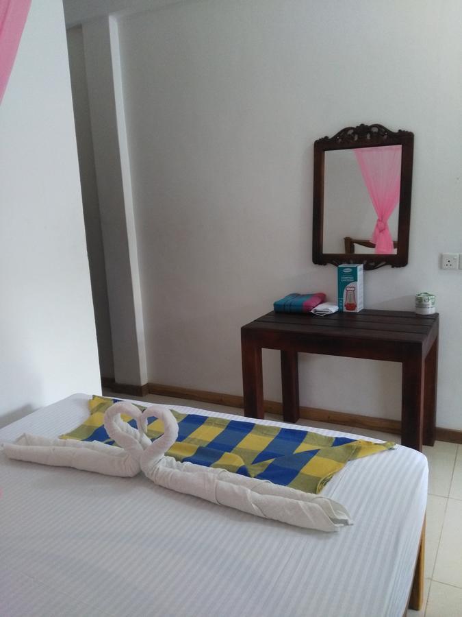Golden Beach Inn Trincomalee Exterior photo