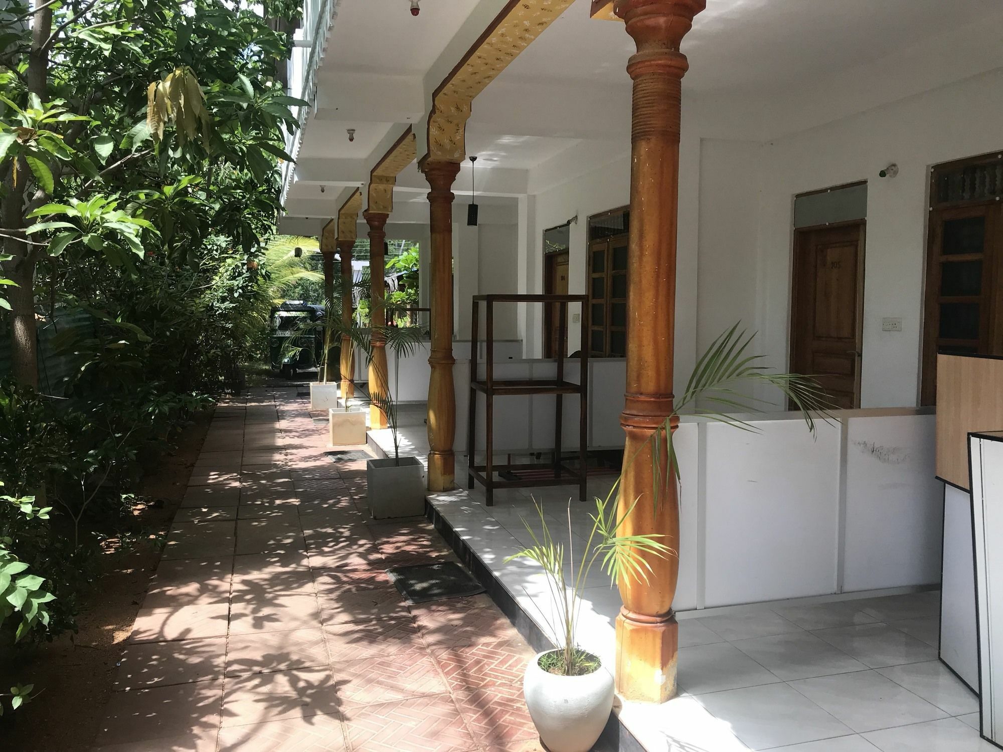 Golden Beach Inn Trincomalee Exterior photo